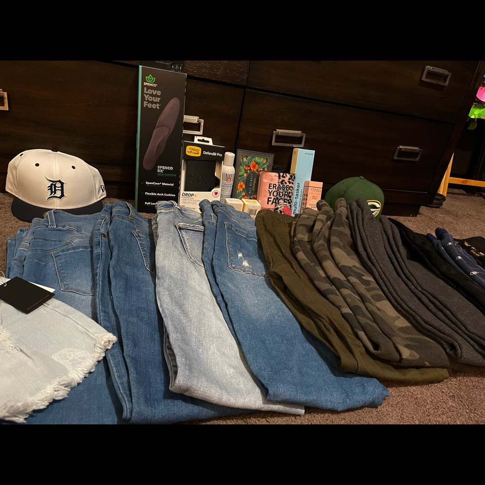 Womens Clothes/Accessories Bundle